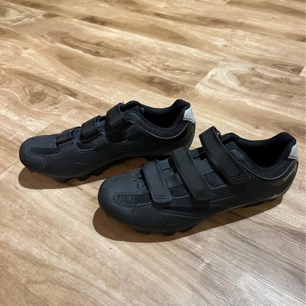 Black Cycling Shoes